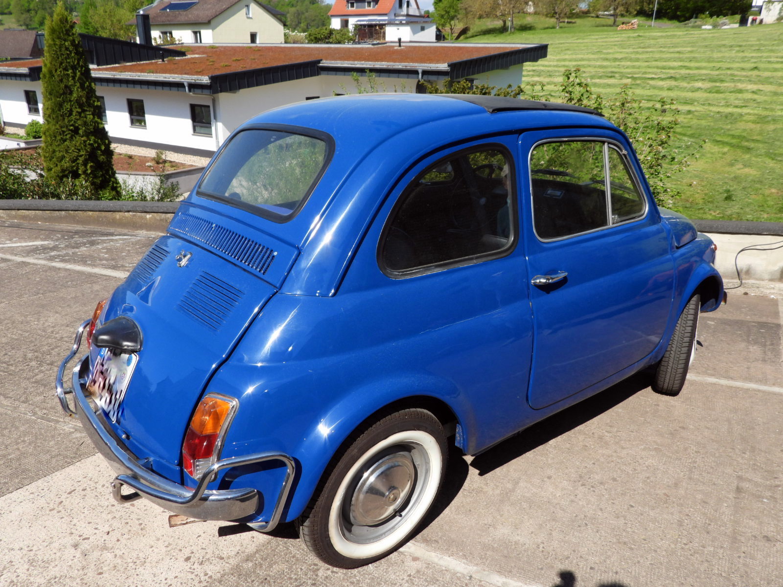 Blauer Klassiker für eine Fahrzeugbewertung